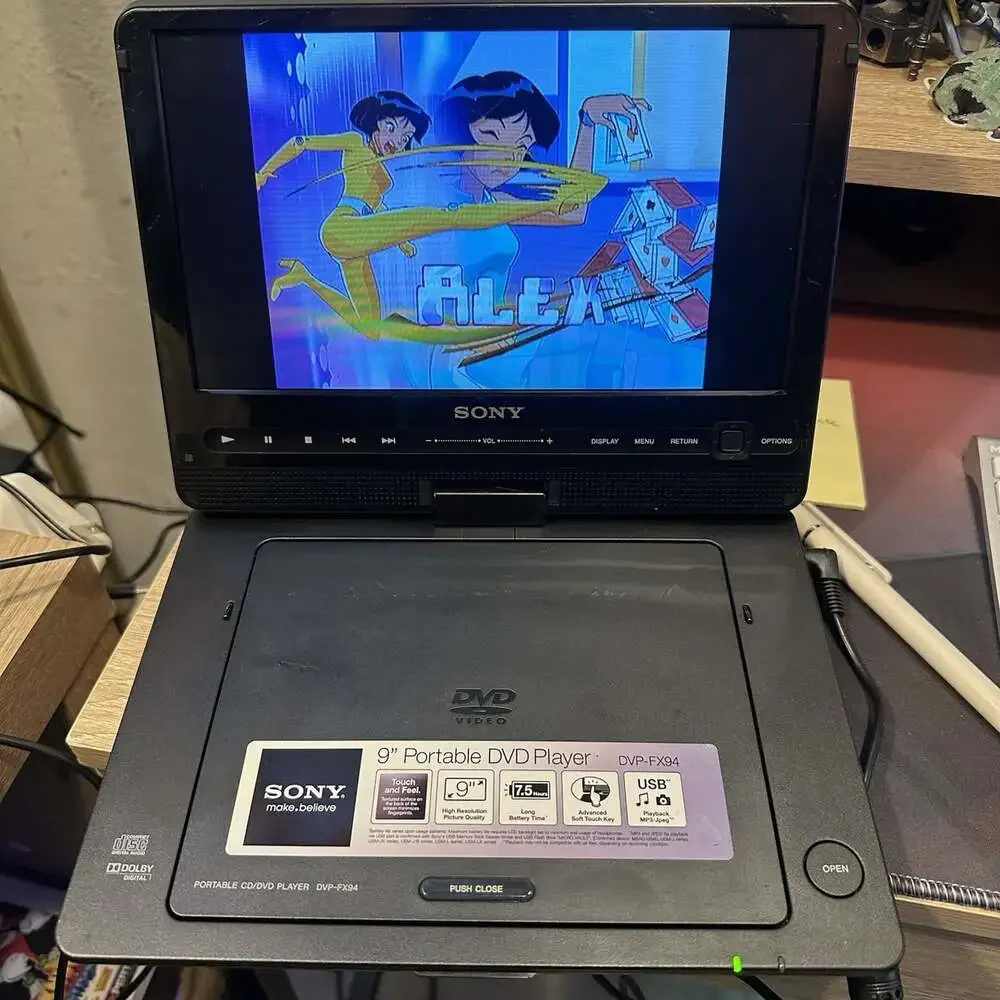 Sony DVP-FX96 Portable DVD Player 9